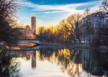 Bei Expedia gibt es kuschelige Städtereisen im Herbst