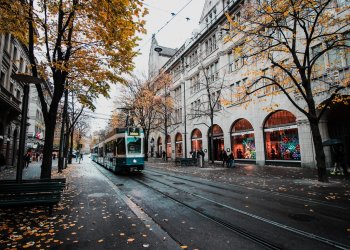Städtetrip mit eigenem Auto, Zug oder Flug?