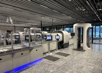 FRA – Fortschritt in puncto Sicherheitskontrollen am Flughafen Frankfurt: Ab sofort profitieren Passagiere von drei neu ausgerüsteten Sicherheitskontrollen mit moderner CT-Technik und einem innovativen Spurkonzept im Terminal 1.