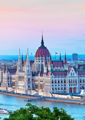 Das Parlament von Budapest: Prachtvolle Architektur am Flussufer