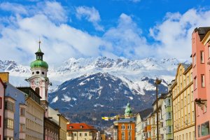 Urbaner Sommer in den Alpen: Städte zwischen Kultur und Bergwelt